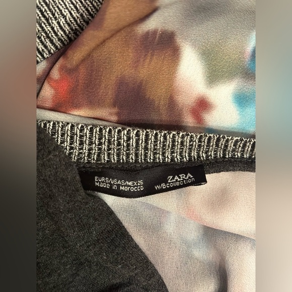 Zara Gray With Satin Watercolor Floral Overlay V-neck Knit Sweater Size Small - Picture 9 of 10